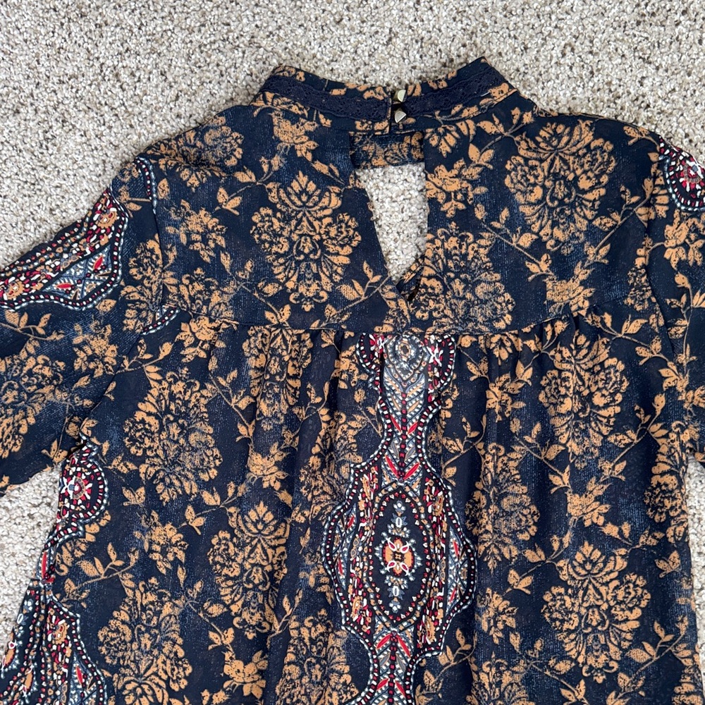 Knox Rose Navy and Beige Patterned Blouse - Picture 11 of 16
